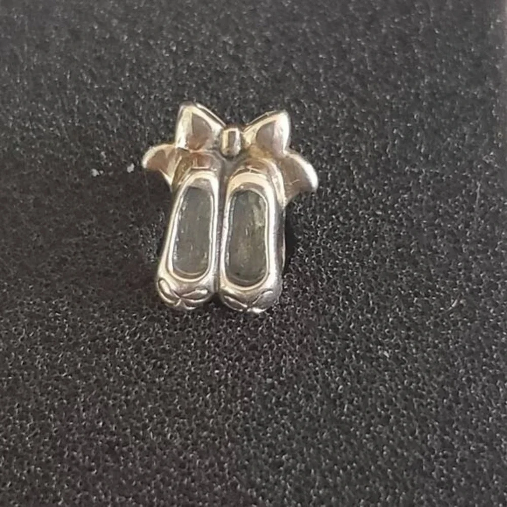 Chamilia 925 Sterling Silver Ballet Pointe Shoes Bow Charm Bead